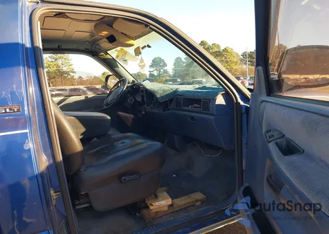 1994 Dodge Ram 1500 z USA, uszkodzony, nr VIN 3B7HC16Y7RM544230